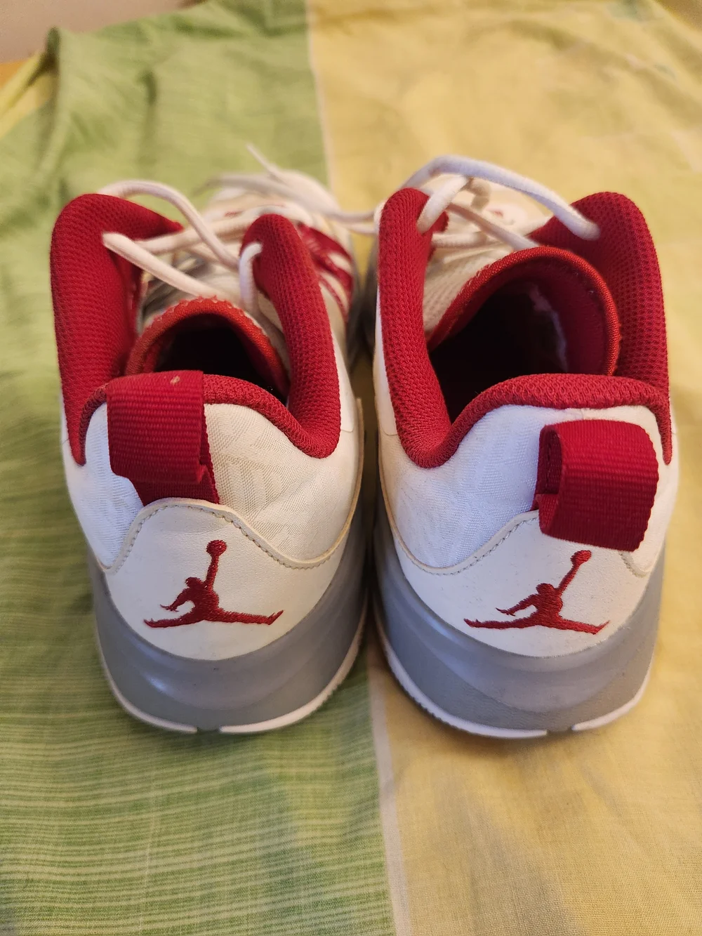 Jordan Men's White and Red Performance Basketball Shoes